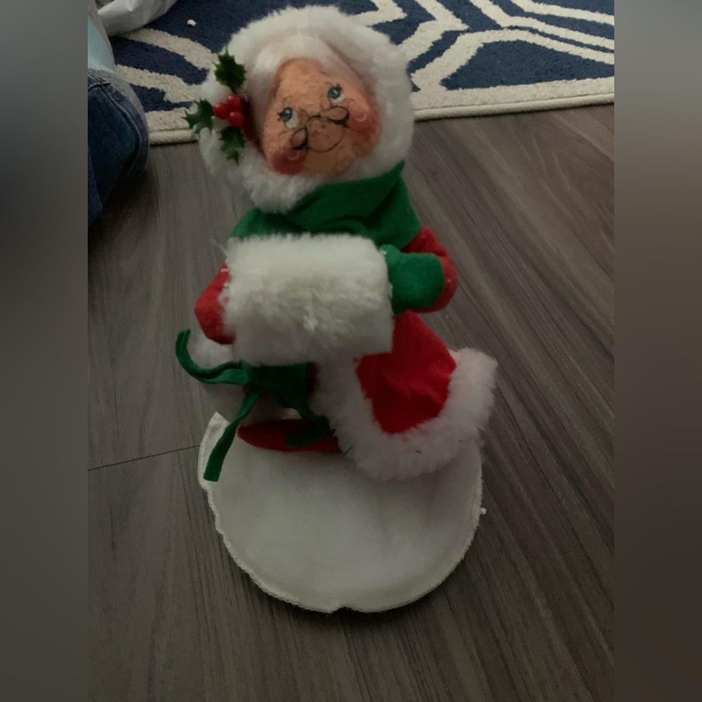 Anna Lee Mrs Claus Doll